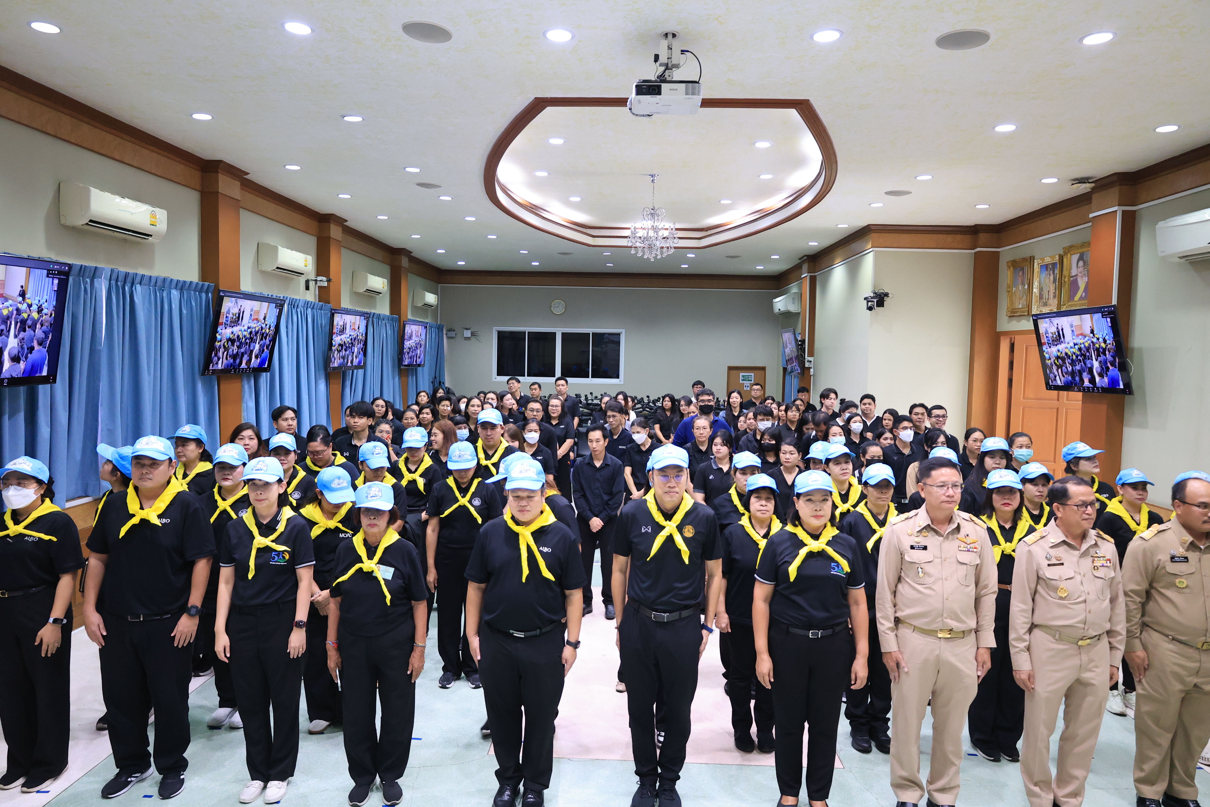 title - ส.ป.ก. จัดกิจกรรม “ประดิษฐ์ดอกไม้ถวายความอาลัย” ส่งเสริมสนับสนุนให้บุคลากรมีจิตสาธารณะและมีส่วนร่วมในการบำเพ็ญสาธารณะประโยชน์